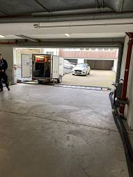 Aus gross und uneffizienz wird klein und energiesparend. Umbau einer Heizkesselanlage auf moderne Brennwerttechnik.  Die Notbeheizung erfolgte durch eine mobile Heizzentrale.  © Mark Kniel GmbH