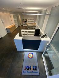 Einzug in unsere neuen Geschäftsräume. Endlich mehr Platz und alles moderner.  © Mark Kniel GmbH